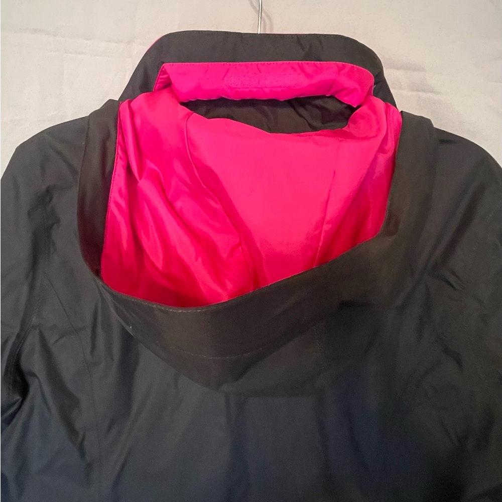 The North Face Women's Resolve Jacket - Picture 7 of 13